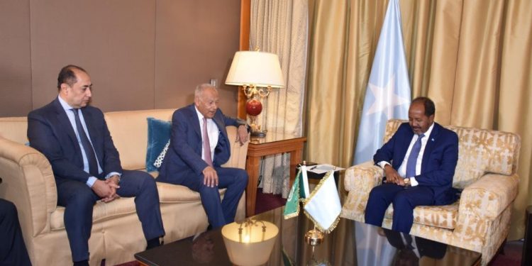 الرئيس الصومالي يزور الجامعة العربية