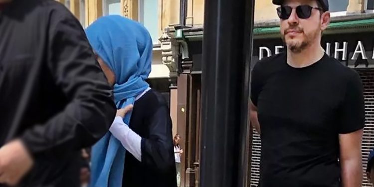 صهر أردوغان يظهر في شوارع لندن بعد غياب طويل