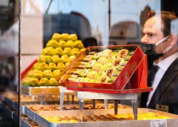 20% زيادة بأسعار الحلويات في تركيا قبل العيد