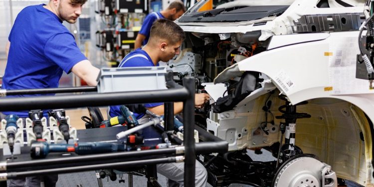 تركيا تقترح على إيران وروسيا إنتاج سيارات مشتركة