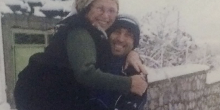 اللاعب التركي هاكان شوكور  ينعي جدته