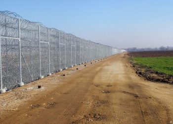 اليونان تخطّط لبناء سياجٍ حدوديّ على طول حدودها مع تركيا لمنع الهجرة غير الشرعية