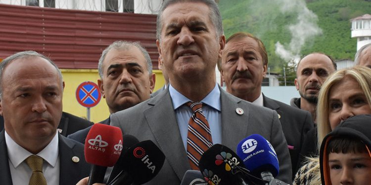 زعيم حزب تركي يقترح نقل لاجئين إلى فنلندا والسويد