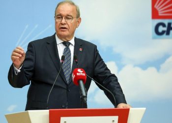 الشعب الجمهوري: أردوغان يبني قصورا فارهة ويعجز عن حل مشكلة السكن