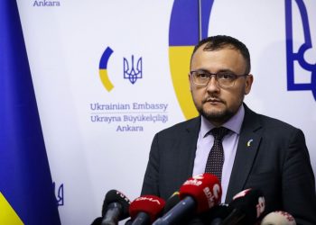 السفير الأوكراني في تركيا يدين الهتاف باسم بوتين في مباراة كرة قدم