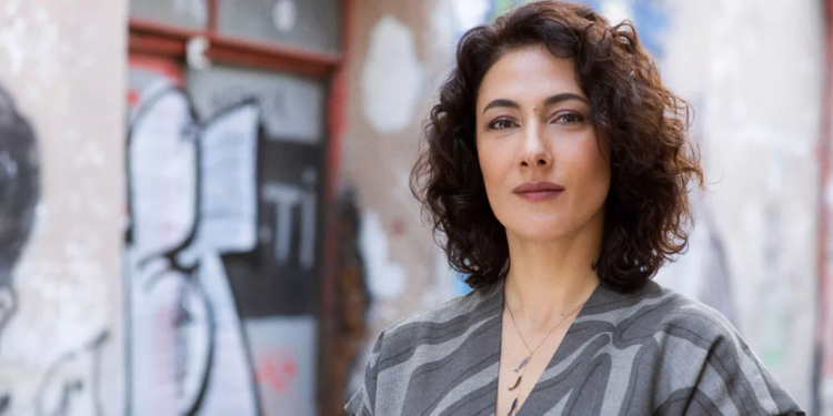 ممثلة تركية تقرر الهجرة إلى الولايات المتحدة