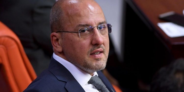 برلماني تركي: أعضاء حزب أردوغان سيحاكمون بتهمة الانتماء لتنظيم إجرامي