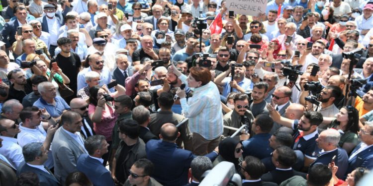 أكشنار: النظام الحالي سرق كل شيء