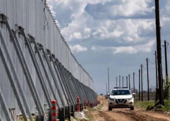 اليونان تعلن تمديد الحاجز الحديدي على حدودها مع تركيا