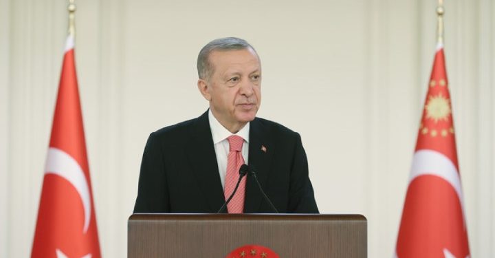 أردوغان في الذكرى الـ21 لحزب العدالة والتنمية: سنبقى في الحكم!