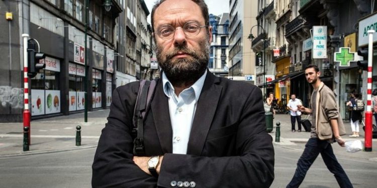 تركيا ترحل صحفيا يونانيا