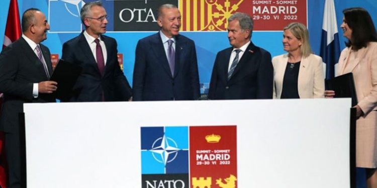 اجتماع ثلاثي بين تركيا والسويد وفنلندا لبحث آليات تنفيذ طلبات أنقرة