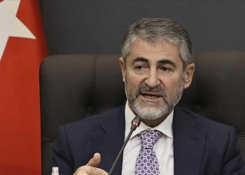 سياسي تركي: على وزير المالية أن “يخجل” من نفسه