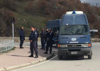 ترحيل 3 معملين أتراك من اليونان