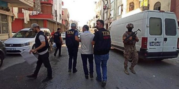 الأمن التركي يداهم منازل موظفي بلدية مرسين