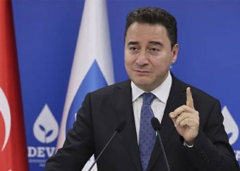 باباجان يتعهد بحل أكبر مشكلات طلاب الجامعات في تركيا