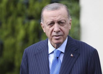 صحفي تركي: الأمور خرجت عن سيطرة أردوغان في السياسة الخارجية والاقتصاد