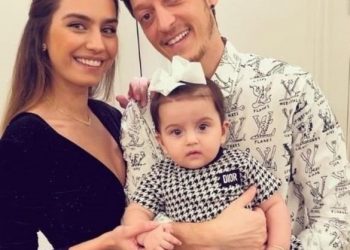 اللاعب التركي مسعود أوزيل يرزق بطفلته الثانية