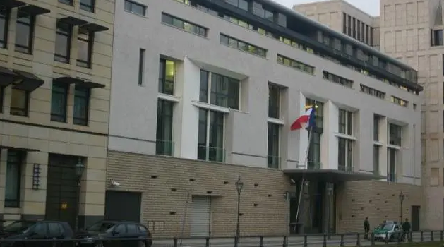 اعتداء أرميني على السفارة الأذربيجانية في باريس