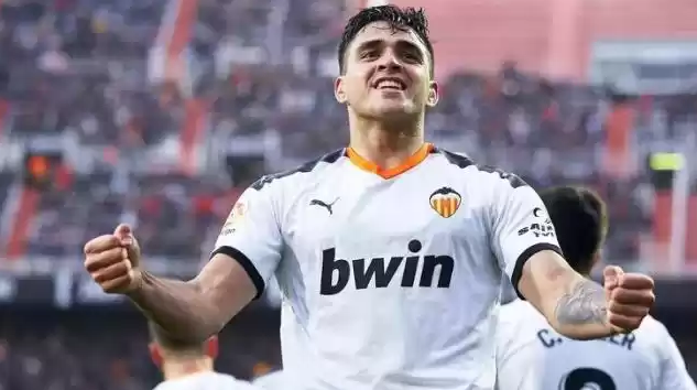 تركيا: طرابزون سبور يخطف الاوروجواى ماكسي جوميز من فنربخشة