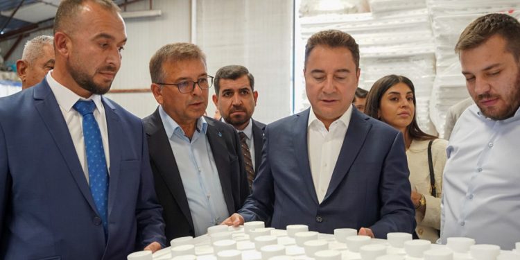 باباجان: بعد الانتخابات ستتعافى تركيا سريعًا