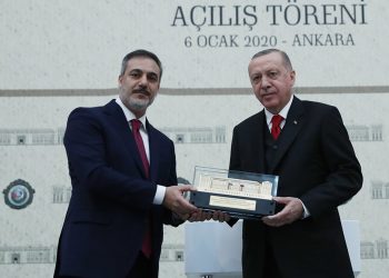 صحفي تركي: الاستخبارات التركية تدير الإعلام عبر عملائها