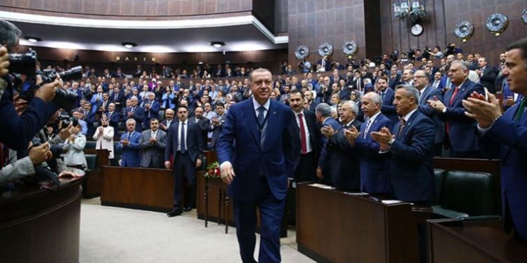 صحفي تركي: 700 من كبار المسؤولين سيفقدون مناصبهم مع خسارة أردوغان