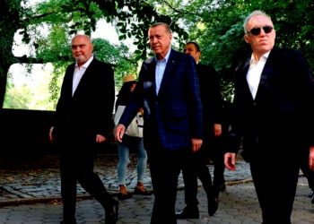 صحفي تركي: زعماء العالم في لندن وأردوغان في نيويورك