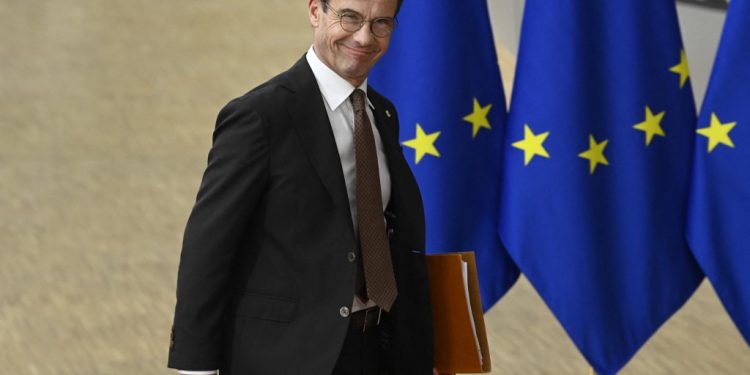 رئيس وزراء السويد مطالب بتذكير أردوغان بالديمقراطية