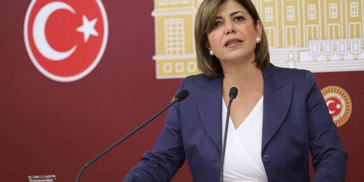 برلمانية معارضة: على الحكومة الخجل من تراجع مؤشر الحرية