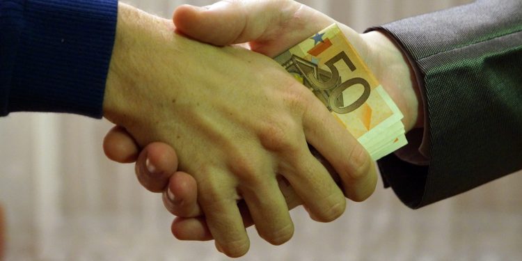 الشفافية الدولية: تركيا لا تعرقل “تصدير الفساد”