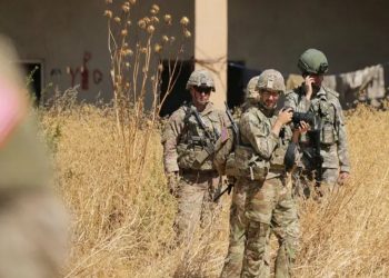 جنود أمريكيون وروس في لقطات غير عادية على الحدود التركية