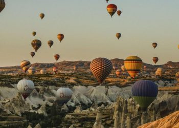 تركيا.. مصرع سائحين وإصابة 3 إثر سقوط منطاد