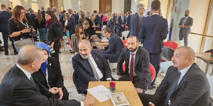 لقاء تاريخي يجمع بين رؤساء “أرمينيا” و”تركيا” و”أذربيجان”