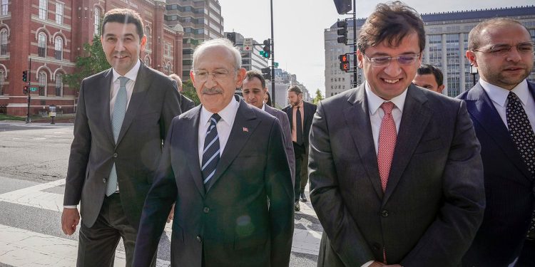 زعيم المعارضة التركية يزور صحيفة “واشنطن بوست” وينتقد السعودية!