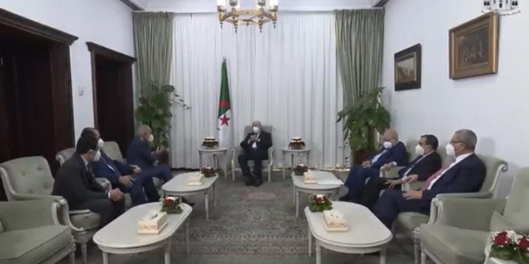 أبو الغيط يبحث مع الرئيس الجزائري التحضيرات للقمة العربية