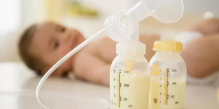 دراسة إيطالية: حليب الأمهات به جسيمات ميكروبلاستيكية!