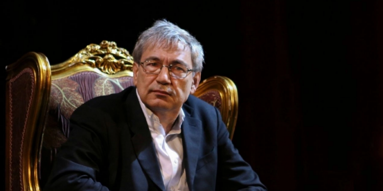 الروائي أورهان باموق: “الفقر” أكبر فضيحة تعيشها تركيا