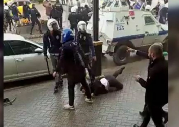 تركيا.. الشرطة تعتدي على برلماني كردي