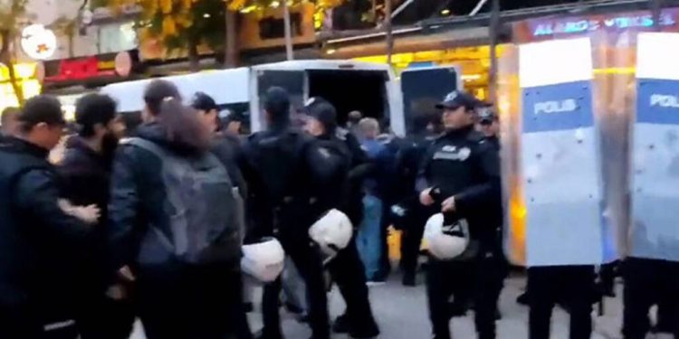 اعتقال محتجين على انفجار منجم بارتين