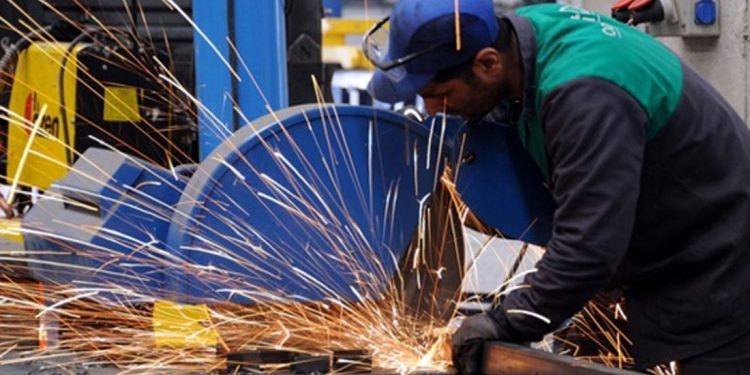 تراجع طفيف بنمو الإنتاج الصناعي في تركيا على الصعيد السنوي