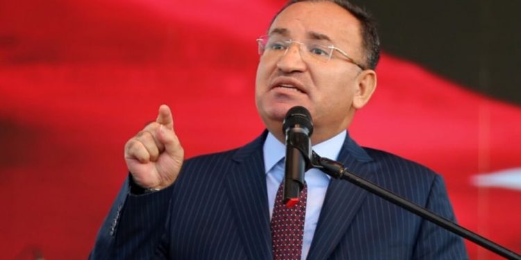 وزير العدل التركي: أصوات الحزب الكردي تحسم فوز أو خسارة المعارضة