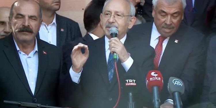 كيليجدار أوغلو لمقاطعي الانتخابات: نحن في مفترق طرق نحو الاستبداد أو الديموقراطية