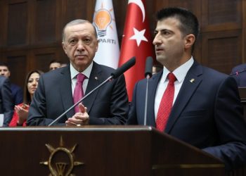 برلماني بالحزب الحاكم: الدولة العميقة عرضت على أردوغان تصفية حركة الخدمة