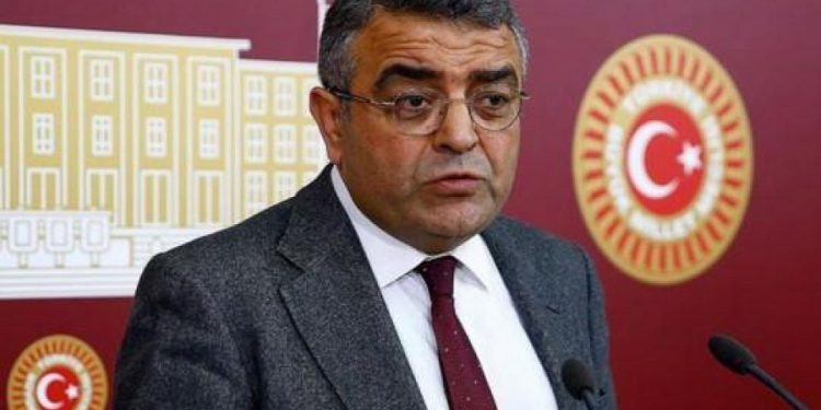 برلماني تركي يتحدث عن استخدام أسلحة كيميائية ضد “العمال الكردستاني