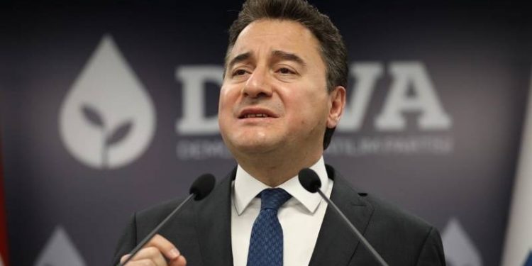 باباجان: حكومة أردوغان قد تعقد انتخابات مباغتة!