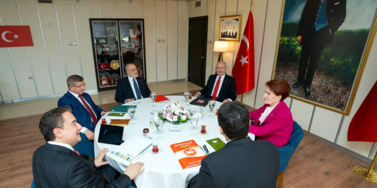 تركيا.. أحزاب طاولة الستة تطرح “نظام حكم تحرري” للتخلص من الاستبداد 