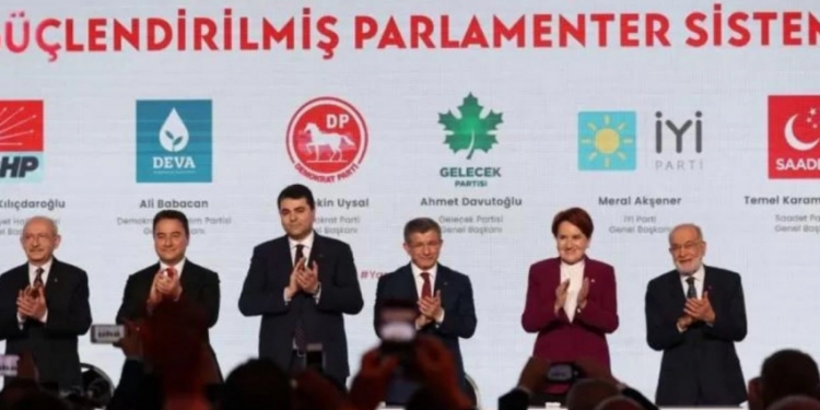 نائب أردوغان: قد نعيد النظر في “النظام الرئاسي”!