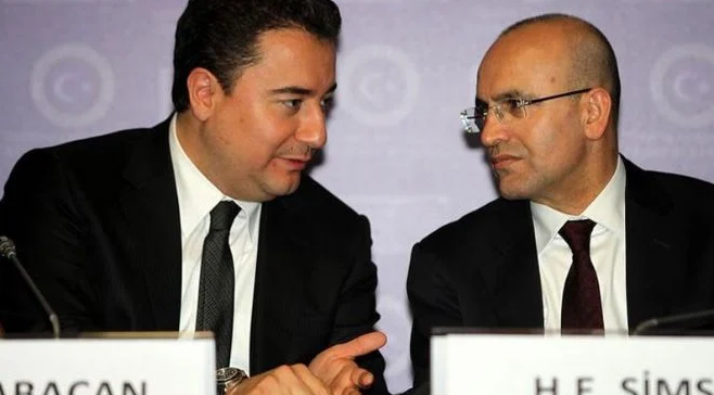 تركيا.. هل ينضم نائب رئيس الوزراء السابق لحزب معارض؟