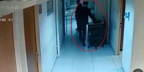 بعد إخلاء سبيلها من تهمة السرقة.. لصان يسرقان شرطي!